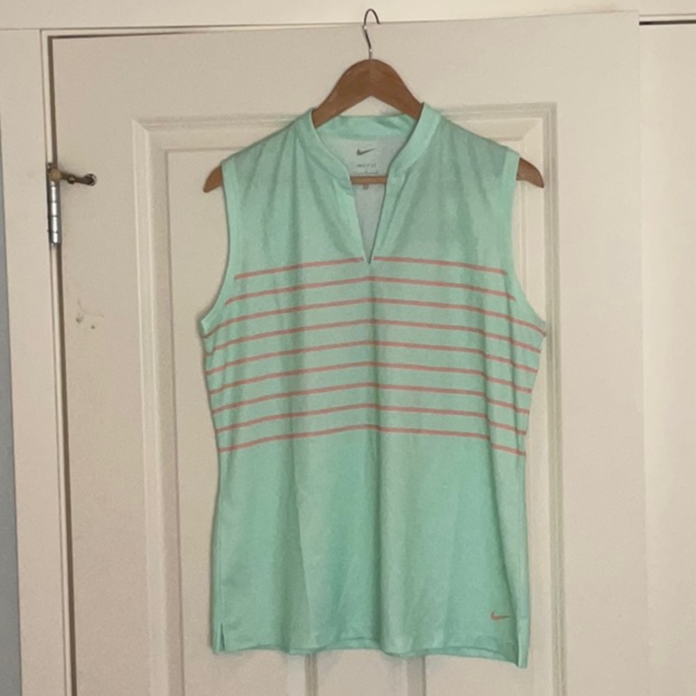 Nike women’s golf polo. Size Large.